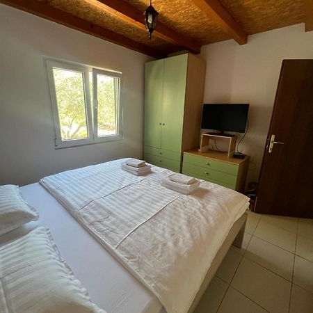 Kuca Za Odmor Buba, Otok Zut Villa Pristanisce Bagian luar foto