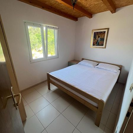 Kuca Za Odmor Buba, Otok Zut Villa Pristanisce Bagian luar foto
